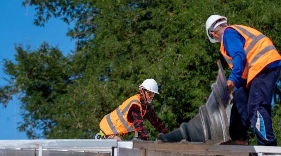 Professional gutter cleaning in Mary Esther, FL